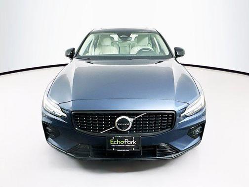 2024 Volvo S60 B5 Plus Dark Theme
