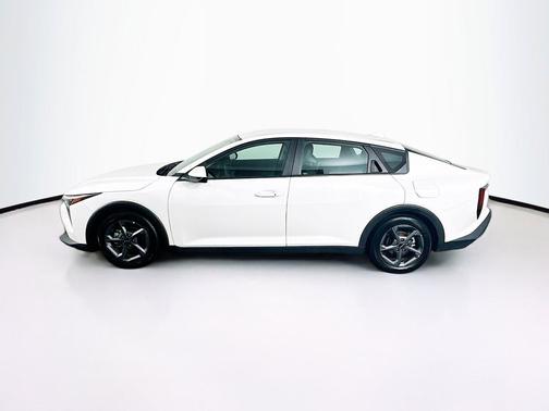 Snow White Pearl 2025 Kia K4 LXS