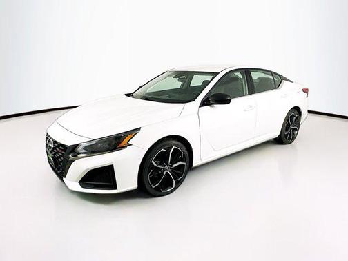 2023 Nissan Altima SR FWD