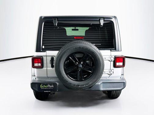 Silver Zynith Clearcoat 2022 Jeep Wrangler Unlimited Sport Altitude