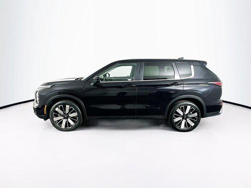 Black Diamond 2025 Mitsubishi Outlander SE
