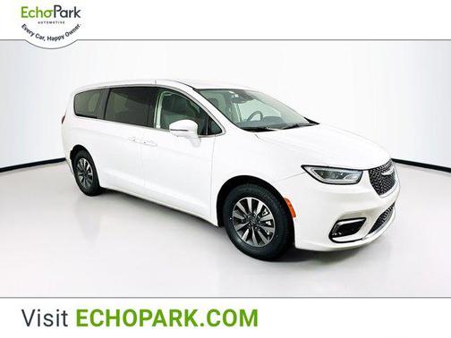 2022 Chrysler Pacifica Hybrid Touring L