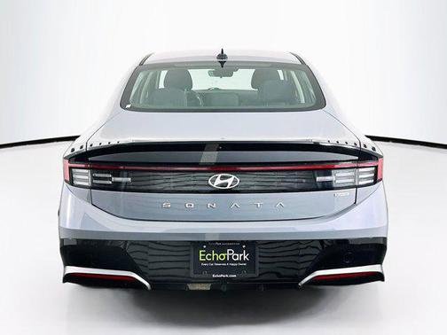 2025 Hyundai SONATA Hybrid SE