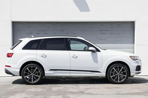 2022 Audi Q7 55 Premium Plus