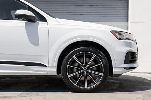 2022 Audi Q7 55 Premium Plus