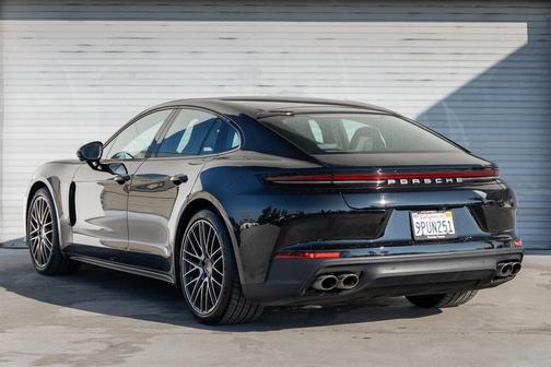 2024 Porsche Panamera 4