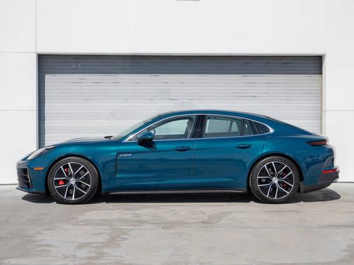 2025 Porsche Panamera 