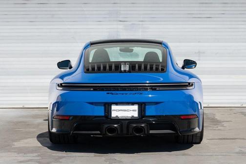 2025 Porsche 911 Carrera 4 GTS