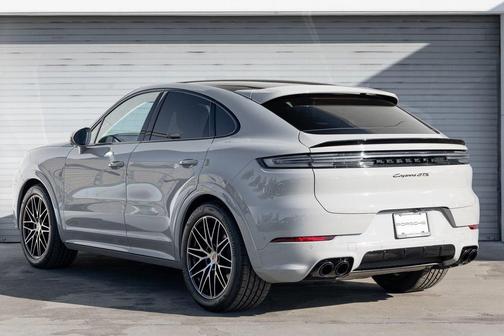 2025 Porsche Cayenne GTS