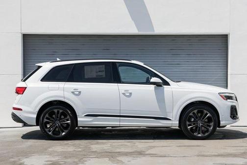 2025 Audi Q7 55 Premium Plus