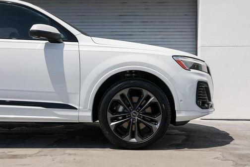 2025 Audi Q7 55 Premium Plus