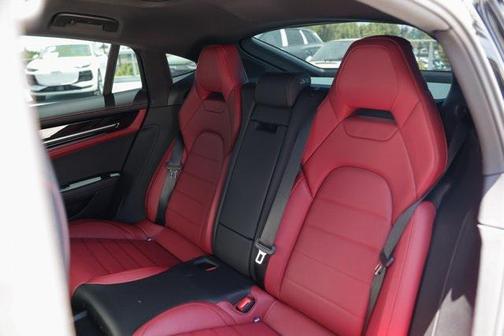 2024 Porsche Panamera 4