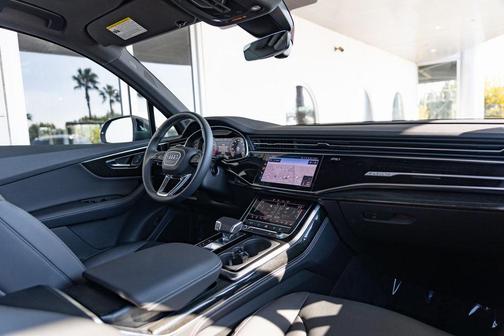 2025 Audi Q7 45 Premium Plus