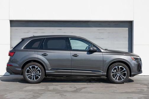 2025 Audi Q7 45 Premium Plus