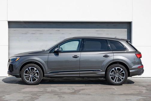 2025 Audi Q7 45 Premium Plus