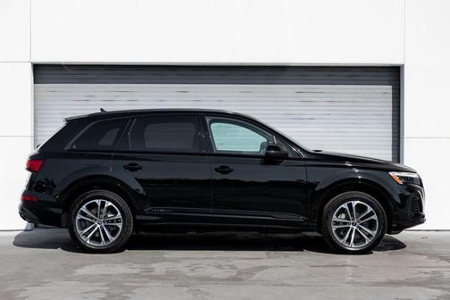 2025 Audi Q7 45 Premium