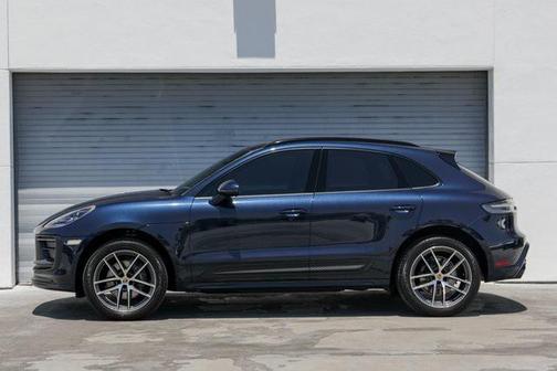 2023 Porsche Macan Base