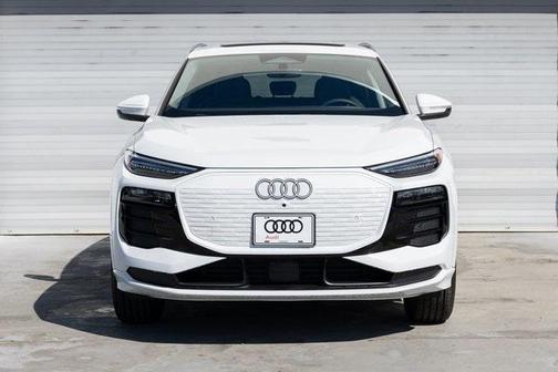 2025 Audi Q6 e-tron Premium Plus quattro