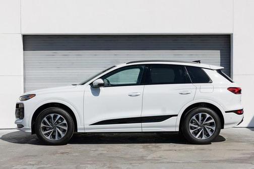 2025 Audi Q6 e-tron Premium Plus quattro