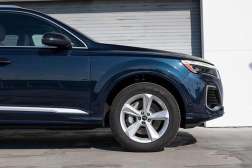 2025 Audi Q7 55 Premium