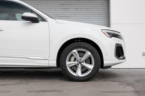 2025 Audi Q7 55 Premium