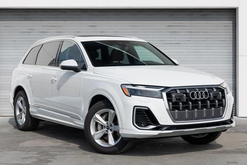 2025 Audi Q7 55 Premium