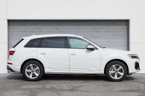 2025 Audi Q7 55 Premium