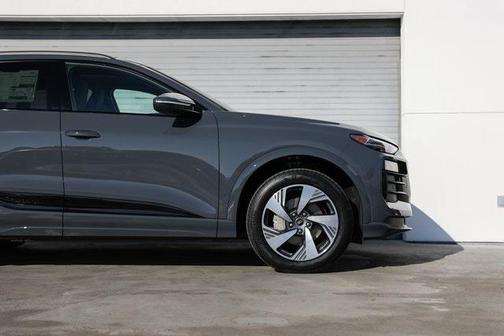 2025 Audi Q6 e-tron Premium Plus quattro