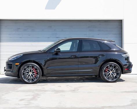 Jet Black Metallic 2023 Porsche Macan