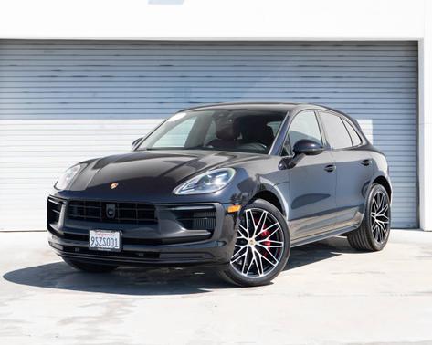 Jet Black Metallic 2023 Porsche Macan