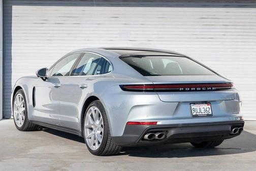 Dolomite Silver Metallic 2025 Porsche Panamera