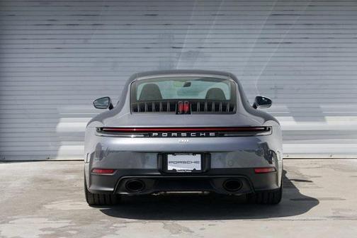 2025 Porsche 911 Carrera