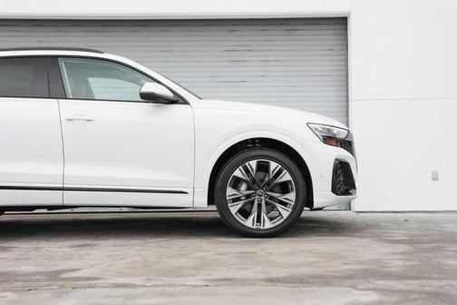 2025 Audi Q8 55 Premium Plus