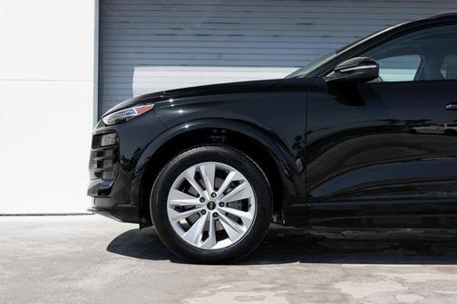 2025 Audi Q6 e-tron Premium Plus