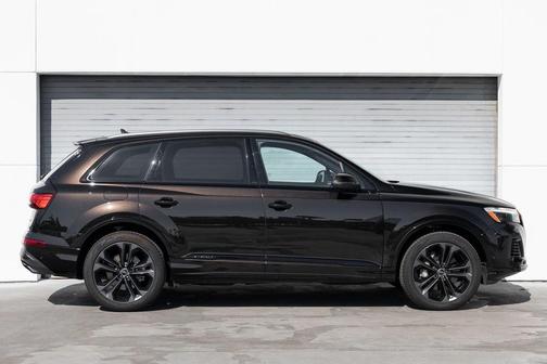 2025 Audi Q7 55 Premium Plus