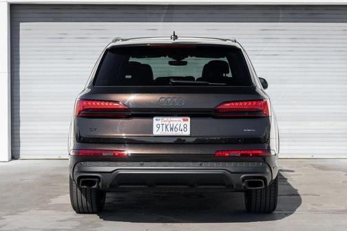 2025 Audi Q7 55 Premium Plus