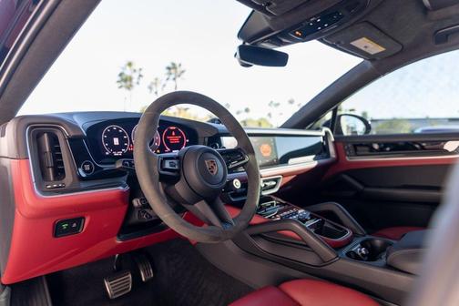 2024 Porsche Cayenne S