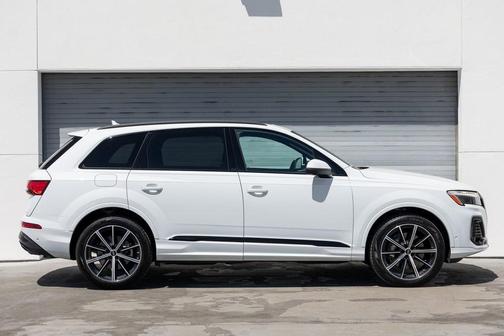 2025 Audi Q7 45 Premium Plus