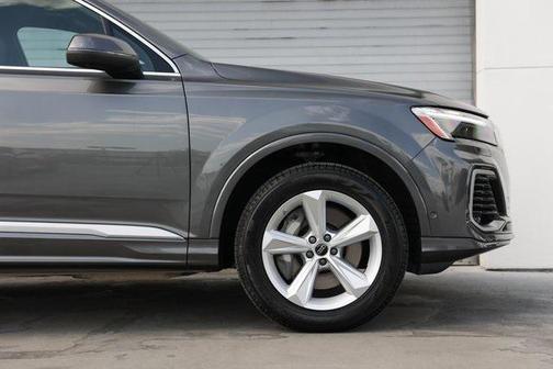 2025 Audi Q7 55 Premium