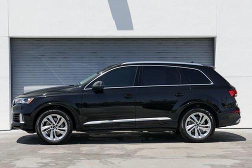 2022 Audi Q7 55 Premium Plus