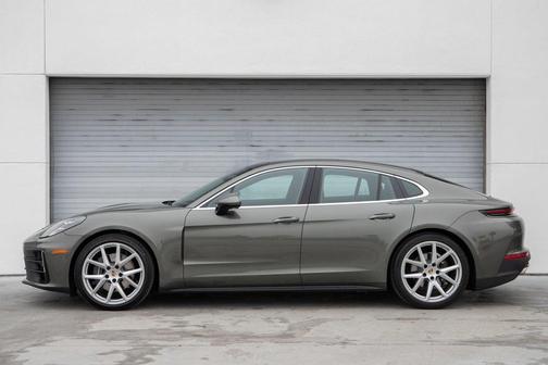 2024 Porsche Panamera 