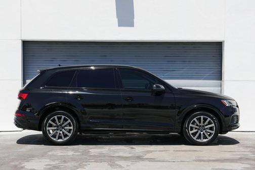 2023 Audi Q7 45 Premium Plus
