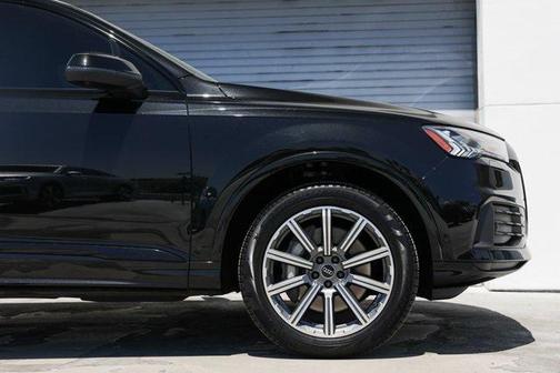 2023 Audi Q7 45 Premium Plus
