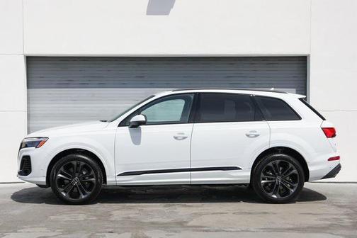 2025 Audi Q7 55 Premium Plus