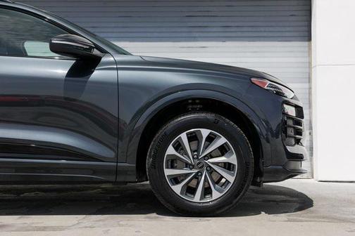 2025 Audi Q6 e-tron Premium Plus quattro