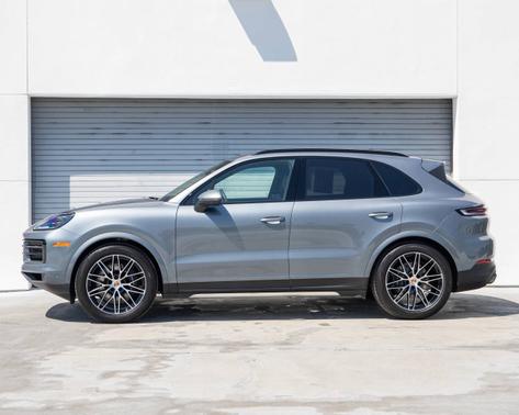 Vanadium Grey Metallic 2026 Porsche Cayenne