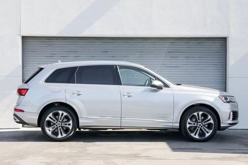 2022 Audi Q7 55 Premium Plus