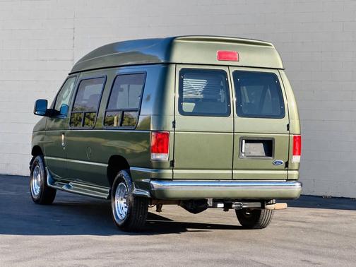 Estate Green Clearcoat Metallic 2004 Ford E250 Cargo