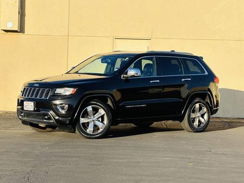Brilliant Black Crystal Pearlcoat 2014 Jeep Grand Cherokee Overland