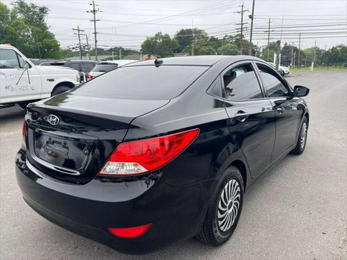 2013 Hyundai Accent SE